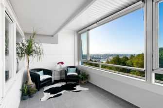 Остекление балконов и лоджий: преимущества и советы