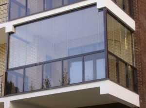 Преимущества сотового поликарбоната для отделки балкона